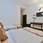 Hotel Revels By A1Rooms